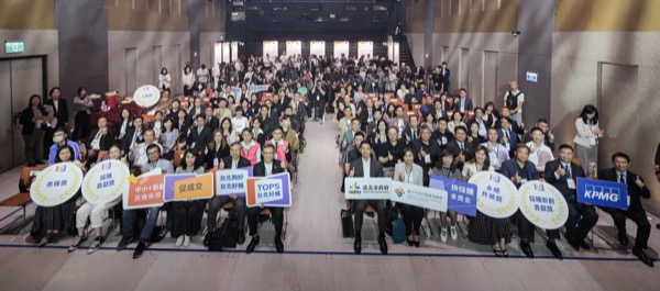 「科技應用」由華碩電腦與零邁移動服務推動純電動車低碳接送服務。